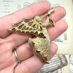 Vintage Gold Tone Angel with Trumpet Brooch Pin